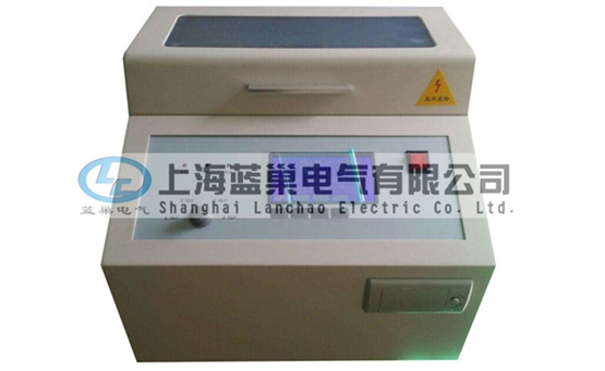 LCY-100B絕緣油介電強(qiáng)度試驗(yàn)儀是我公司經(jīng)過(guò)多次現(xiàn)場(chǎng)試驗(yàn)和長(zhǎng)期不懈努力，精心開發(fā)的高準(zhǔn)確度、全數(shù)字化工業(yè)儀器。該機(jī)操作簡(jiǎn)便，造型美觀大方