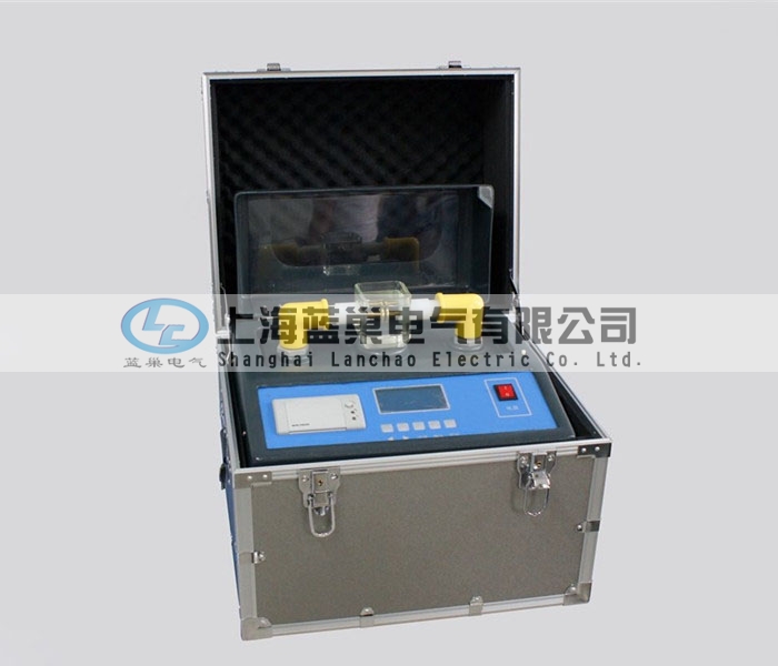 LCY-806絕緣油電壓擊穿試驗(yàn)儀采用微處理器，自動(dòng)完成升壓、保持、攪拌、靜放、計(jì)算、打印等操作，可在0～80KV范圍內(nèi)進(jìn)行油循環(huán)耐壓試驗(yàn)。